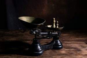 équilibre implicite entre deux valeurs